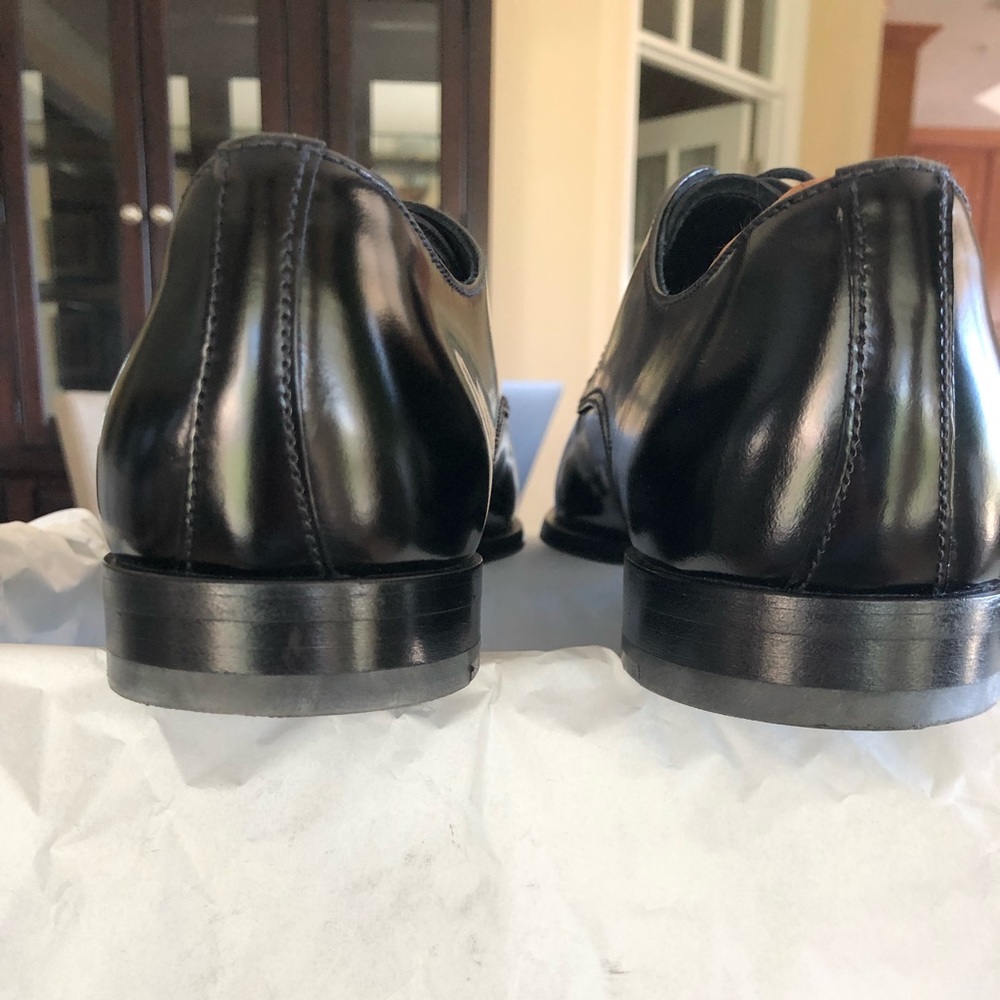 Prada black patent leather dress shoes. - Picture 3 of 7